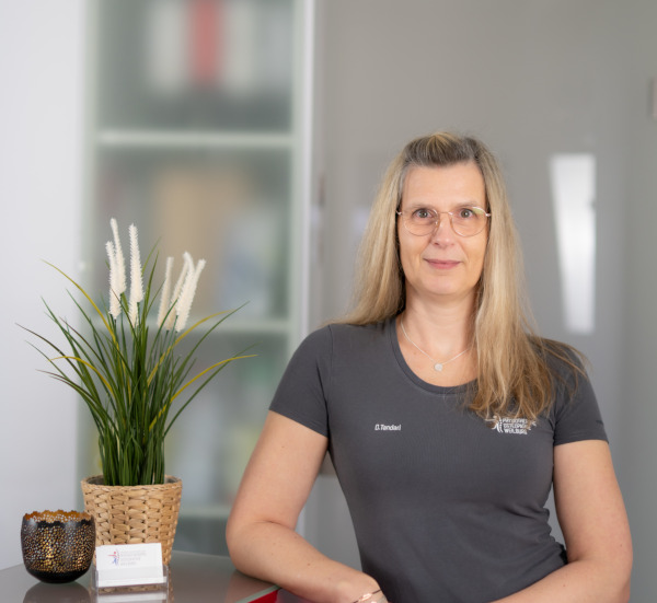 Dana Tandari, Physiotherapeutin